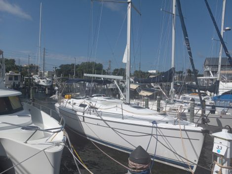 Used Hunter Sailing Yachts For Sale in Florida by owner | 2004 41 foot Hunter 41 DS Deck Salon